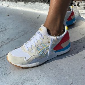 ASICS SNEAKERS